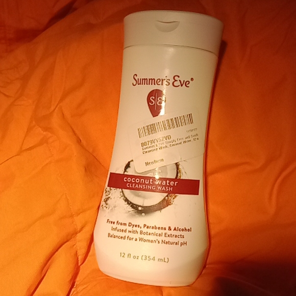 Summer's Eve coconut water cleansing wash - Picture 2 of 4